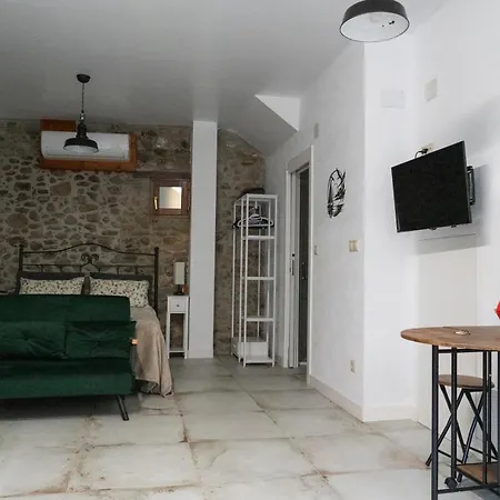 Casa Loma Lola